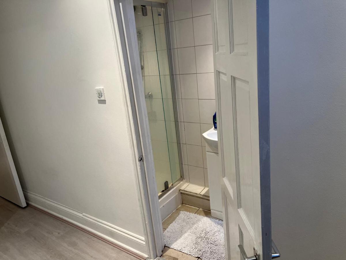 Y2 Guest House Londra Dış mekan fotoğraf