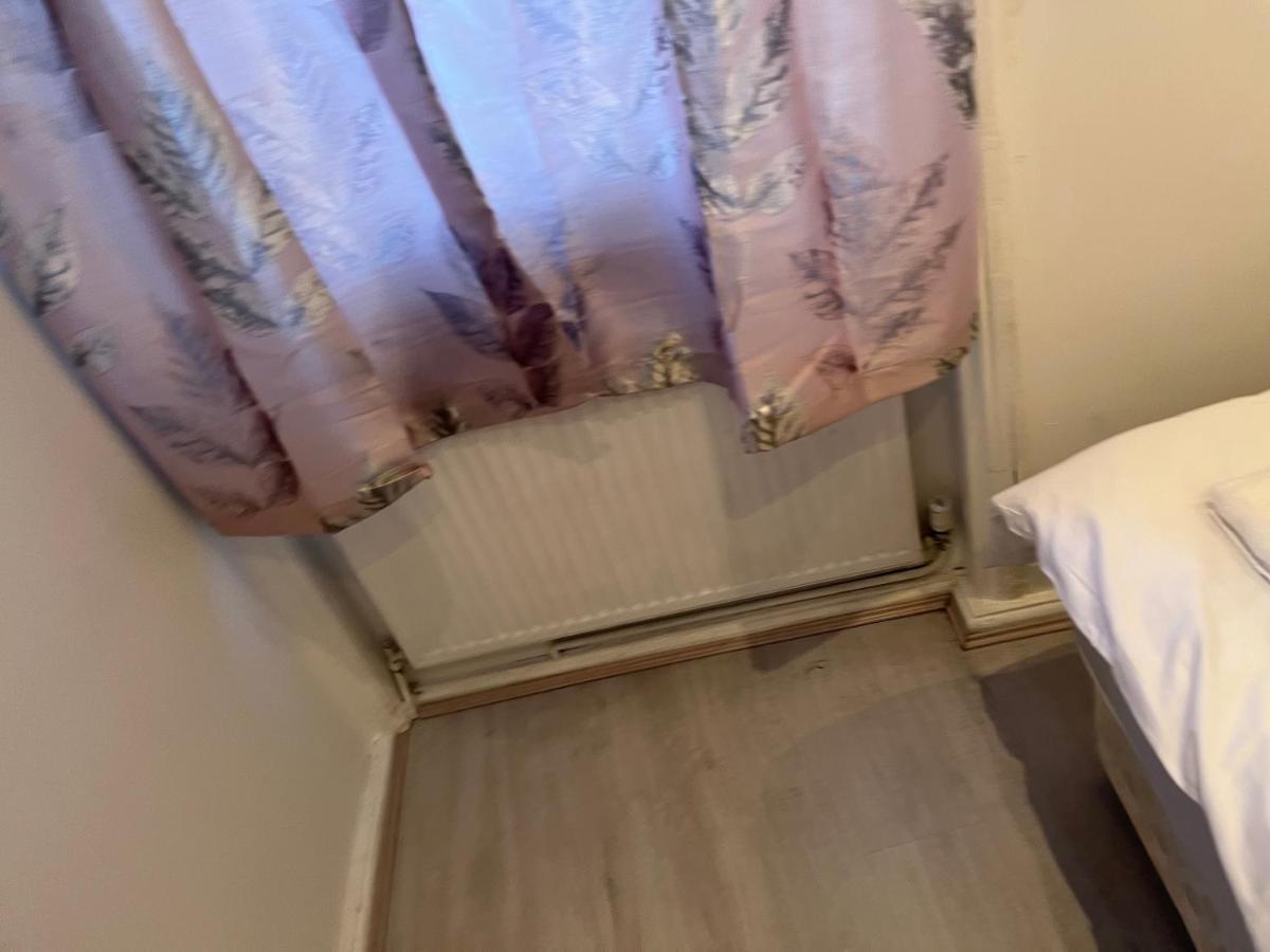 Y2 Guest House Londra Dış mekan fotoğraf
