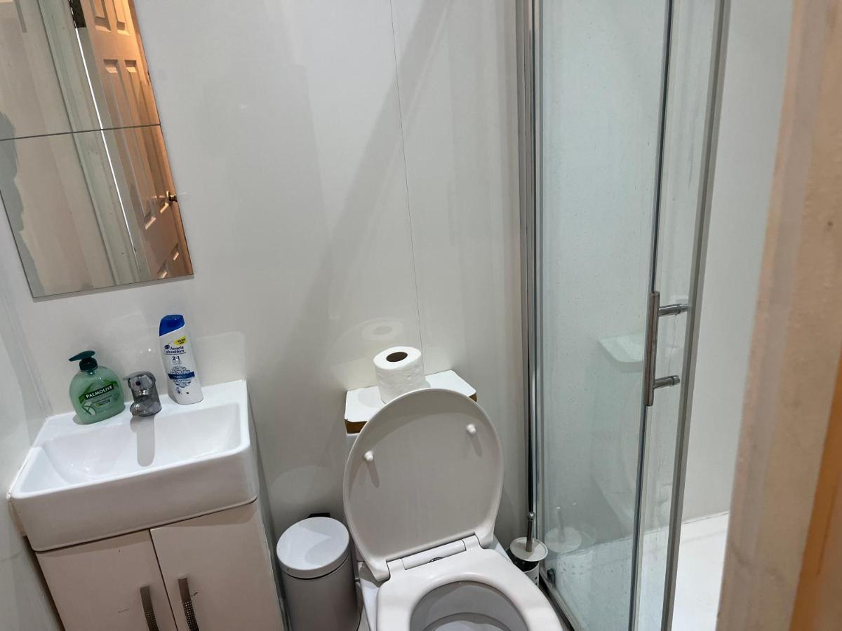 Y2 Guest House Londra Dış mekan fotoğraf